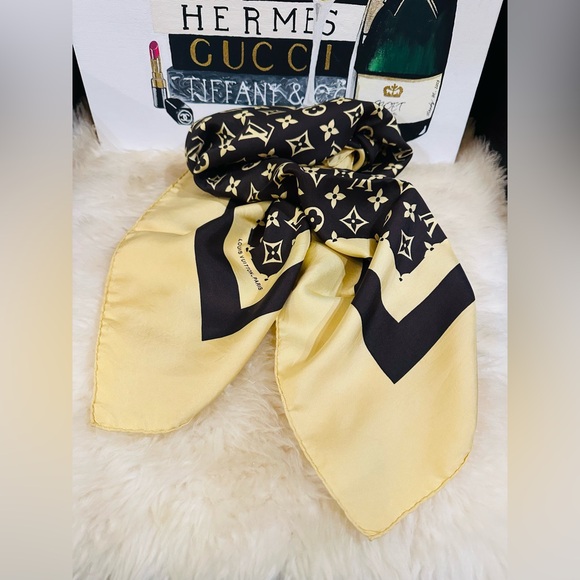 πLOUIS VUITTON Monogram Silk Scarf w/Tag - Picture 11 of 11